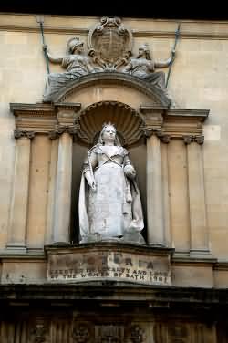 Statue of Queen Victoria in Bridge Street Bath