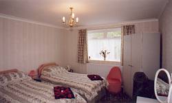 Strayleaves twin bedroom