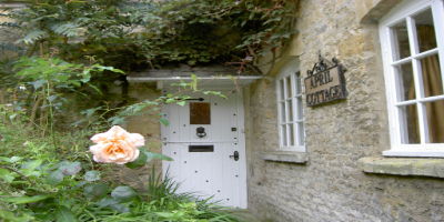 April Cottage is located in the heart of the idyllic Cotswolds village of Broadwell.