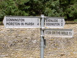 Broadwell is situated about a mile from the picturesque market town of Stow-On-the-Wold, and within close proximity to Bourton-on-the-Water and Moreton-In-Marsh (railway station) as well as the ever popular Daylesford Farm shop and cafe. 